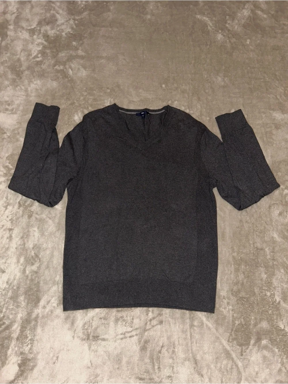 GAP Men's Dark Charcoal V-Neck Sweater Size S
